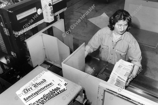 Image of sheet 19960470 photo 22: Nachtarbeit im Druckereizentrum 'der Bund' bei Bern 1996 √ Portrait Schichtwechsel Schweiz Switzerland Swiss  Arbeit Europe Frauen
paper newspaper printing media print work worker women woman night shift