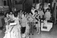 Image of sheet 19960500 photo 6: 2:42 Uhr. In der Spedition des Druckereizentrums des «Der Bund» arbeiten vorallem Frauen in der Nachtarbeit. Bern Bümpliz. 
paper newspaper printing media print work worker