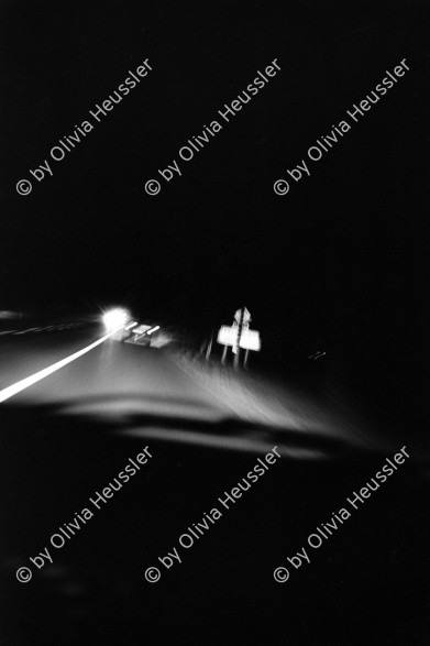 Image of sheet 19960510 photo 2: france work night street √ On the way home after a night shift in Switzerland Grenzgänger
commuters
Out of:
Schichtwechsel, Rotpunktverlag
Jour ouvrable , Edition d'en bas
Per chi suona la sirena, Editione Casagrande
SMUV UNIA page: 176