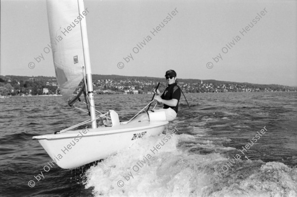 Image of sheet 19960630 photo 31: Segeln Segelboot Laser auf dem Zürichsee Zürich 1996
Während dem ASVZ- Junioren ZSC-Laser- Training auf dem Zürcher See. Schweiz 07.96 Zürich 1996 √ Schweiz Switzerland swiss sailing sailor on the lake Zurich sports yachting