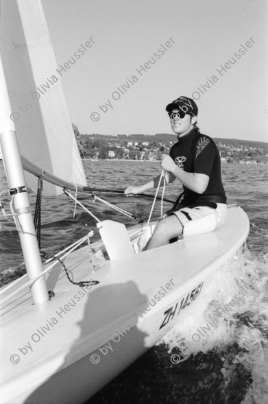 Image of sheet 19960630 photo 33: Segeln Segelboot Laser auf dem Zürichsee Zürich 1996
Während dem ASVZ- Junioren ZSC-Laser- Training auf dem Zürcher See. Schweiz 07.96 Zürich 1996 √ Schweiz Switzerland swiss sailing sailor on the lake Zurich sports yachting