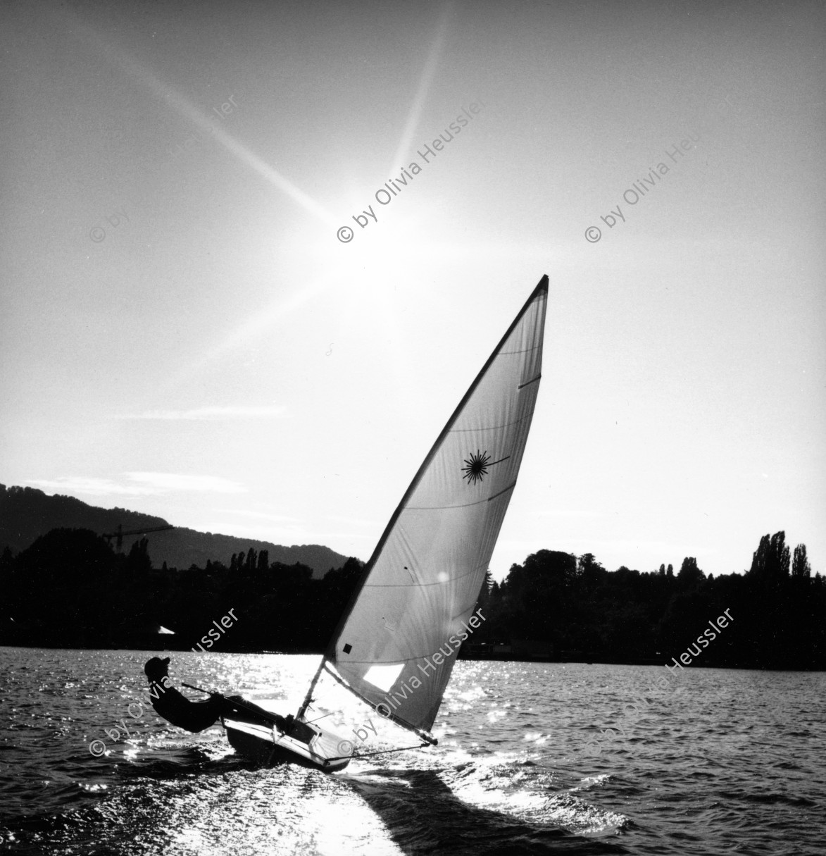 Image of sheet 19960680 photo 11: Laser am Segel-Training auf dem Zürich See, Schweiz 1996. 
Segeln yachting sailing sport laser class lake Zürich 
ASVZ-Junioren Laser Training auf dem See.
swiss Switzerland Schweiz Europe sport 6 x 6 Hasselblad s/w b&w