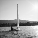 Image of sheet 19960680 photo 8: Segeln yachting sailing laser class lake Zürich 1996
ASVZ-Junioren Laser Training auf dem See. 
swiss Switzerland Schweiz Europe sport 6 x 6 Hasselblad s/w b&w