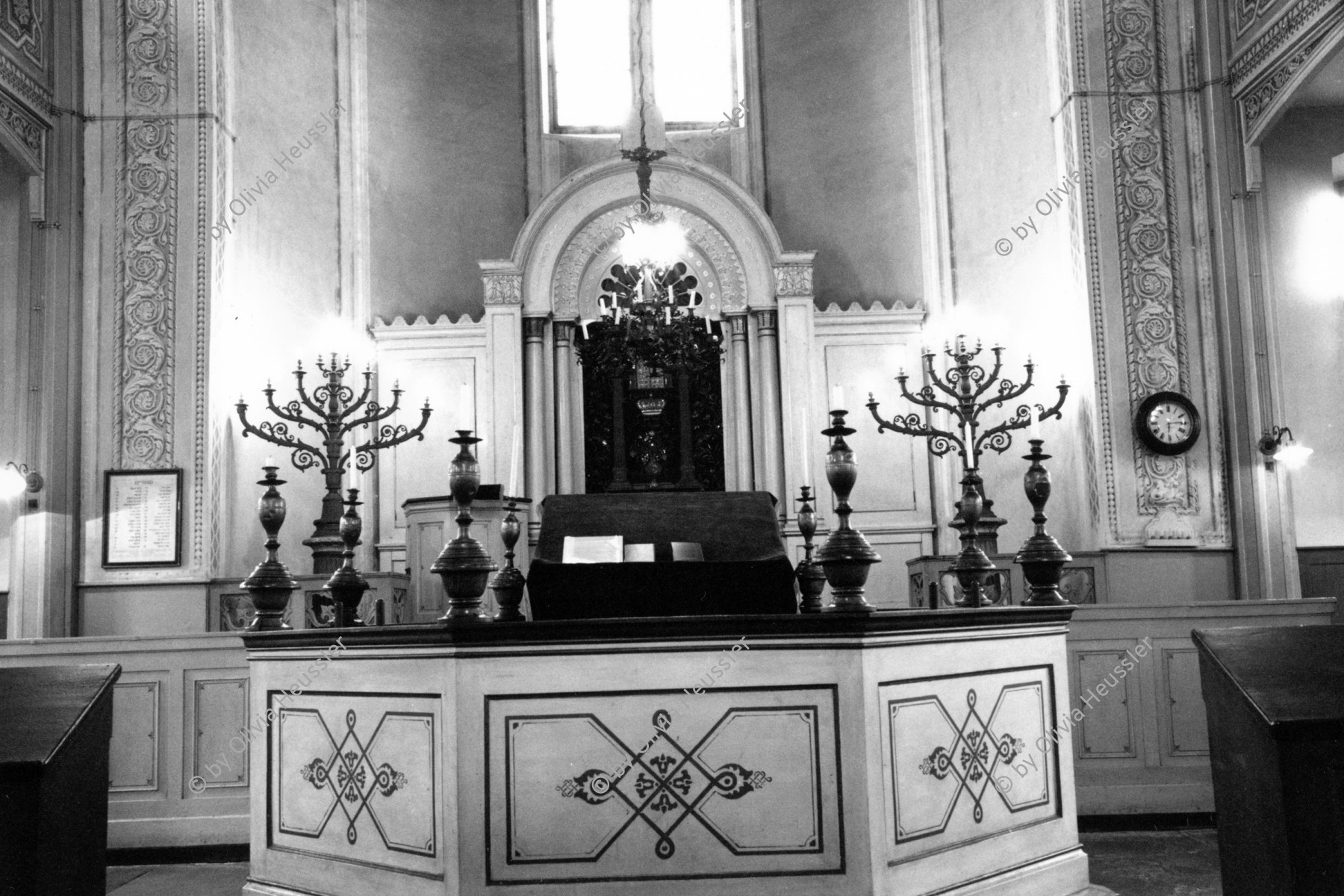 Image of sheet 19960750 photo 14: © 1995, Olivia Heussler / www.clic.li
In der Synagoge in Endingen. Kanton Aargau 1996 √ Switzerland Jewish religous center pray Swiss jews place of worship Schweiz Judentum