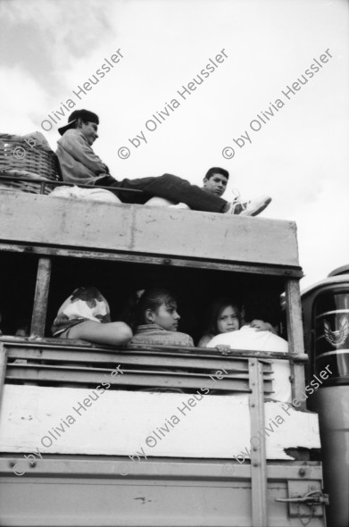 Image of sheet 19960860 photo 29: IFA Bus von El Sauce Männer sitzen auf Dach . Esteli segovias Nueva Segovia Nicaragua 1996