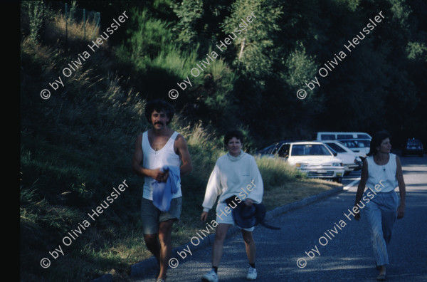 Image of sheet 19963004 photo 1: Lydia und Lucia, Ticino 1996. nr. 6 und 7 ernesto cardenal,
nr. 8 chava und mann Nir, Ann Mandelbaum Nr. 9, Sumaya Farhat Nazer Nr. 10, 11, nr. 13 Thomas Ricklin mit Frau, 14 und 15 jessica früh, nr. 16 daniele muscionico, nr. 17 ignacio taibo, nr. 18 und 19 christiane brunner, nr. 20 rebecca naldi