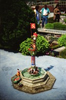 Image of sheet 19970040 photo 20: Swiss Miniature in Melide mit Polin Zug kompositionen Gleis Bahnhof Longines IKRK Genf Hauptsitz Polin Grossmünster EidechseBotta Zelt 1991