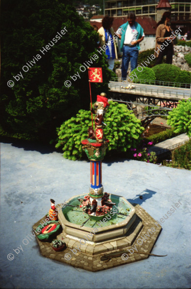 Image of sheet 19970040 photo 20: Swiss Miniature in Melide mit Polin Zug kompositionen Gleis Bahnhof Longines IKRK Genf Hauptsitz Polin Grossmünster EidechseBotta Zelt 1991