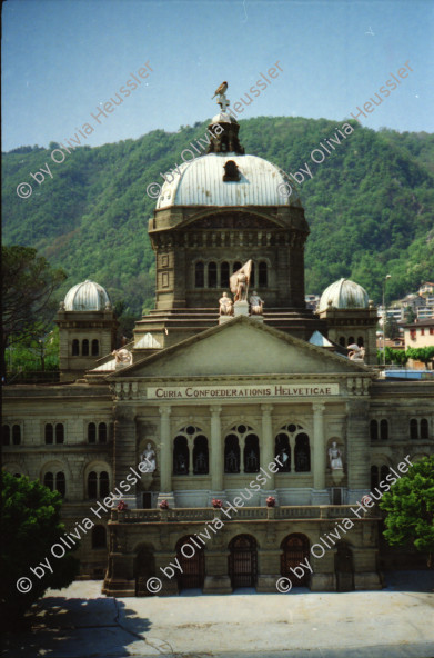 Image of sheet 19970040 photo 25: Swiss Miniature in Melide mit Polin Zug kompositionen Gleis Bahnhof Longines IKRK Genf Hauptsitz Polin Grossmünster EidechseBotta Zelt 1991