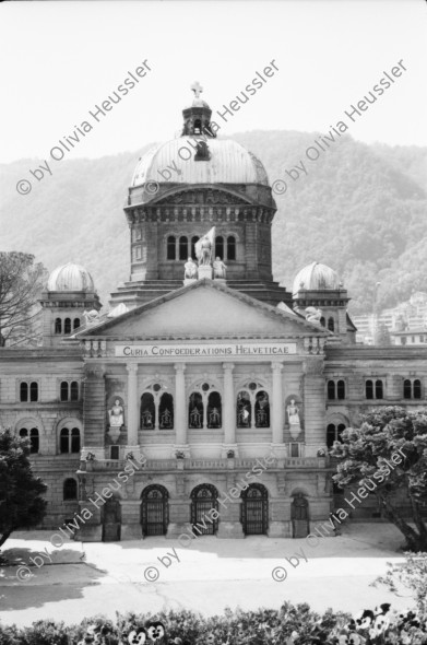 Image of sheet 19970050 photo 27: TEE Zug Tessiner Gutshof Appenzeller Kuhaufzug Basler RheinhafenBundeshaus Olivia Tell Denkmal Bahnhof Polin und Olivia schwanger IKRK Hauptsitz in Genf Luzerner Holzbrücke etc.