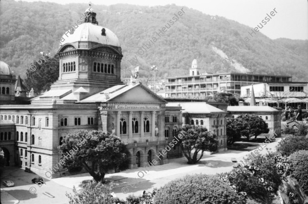 Image of sheet 19970050 photo 28: TEE Zug Tessiner Gutshof Appenzeller Kuhaufzug Basler RheinhafenBundeshaus Olivia Tell Denkmal Bahnhof Polin und Olivia schwanger IKRK Hauptsitz in Genf Luzerner Holzbrücke etc.