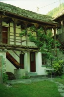 Image of sheet 19970060 photo 36: Haus Gordevio Innen und aussen Garten Trauben Gebrauchsanweisung Schlauch und Waschmaschine 1997 Tessin Ticino schweiz Switzerland