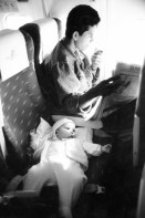 Image of sheet 19980010 photo 11: Sergio mit Tocher Baby Alis
Transport with baby in airplaine.
