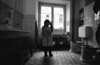 Image of sheet 19980030 photo 13: Neustadt Krippe Gemeinnütziger Frauenverein Zürich mit Frau Priska Schwager Toiletten und Töpfe Kinderhort 1998