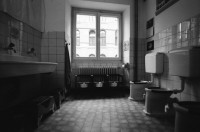 Image of sheet 19980030 photo 17: Neustadt Krippe Gemeinnütziger Frauenverein Zürich mit Frau Priska Schwager Toiletten und Töpfe Kinderhort 1998