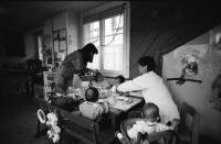 Image of sheet 19980040 photo 18: frtsg. Krippe Mittagstisch mit Alis
GFZ Zürich 04.98
In der Kinderkrippe Neustadtgasse des GFZ.
Der GFZ (Gemeinnützige Frauenverein Zürich) setzt sich seit 1885 für die Anliegen von Frauen, Kindern und Familien ein.
Kinderkrippe Kinder
Zürich 04.98 Schweiz in the nursery
Infant Switzerland Europe

© 1998, Olivia Heussler