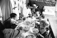 Image of sheet 19980040 photo 32: In der Kinderkrippe  Kinderhort Neustadtgasse des Gemeinnützigen Frauenvereins. GFZ Zürich 04.98
In der Kinderkrippe Neustadtgasse des GFZ.
Der GFZ (Gemeinnützige Frauenverein Zürich) setzt sich seit 1885 für die Anliegen von Frauen, Kindern und Familien ein. Kinder
Zürich 04.98 Schweiz in the nursery
Infant Switzerland Europe

© 1998, Olivia Heussler √
