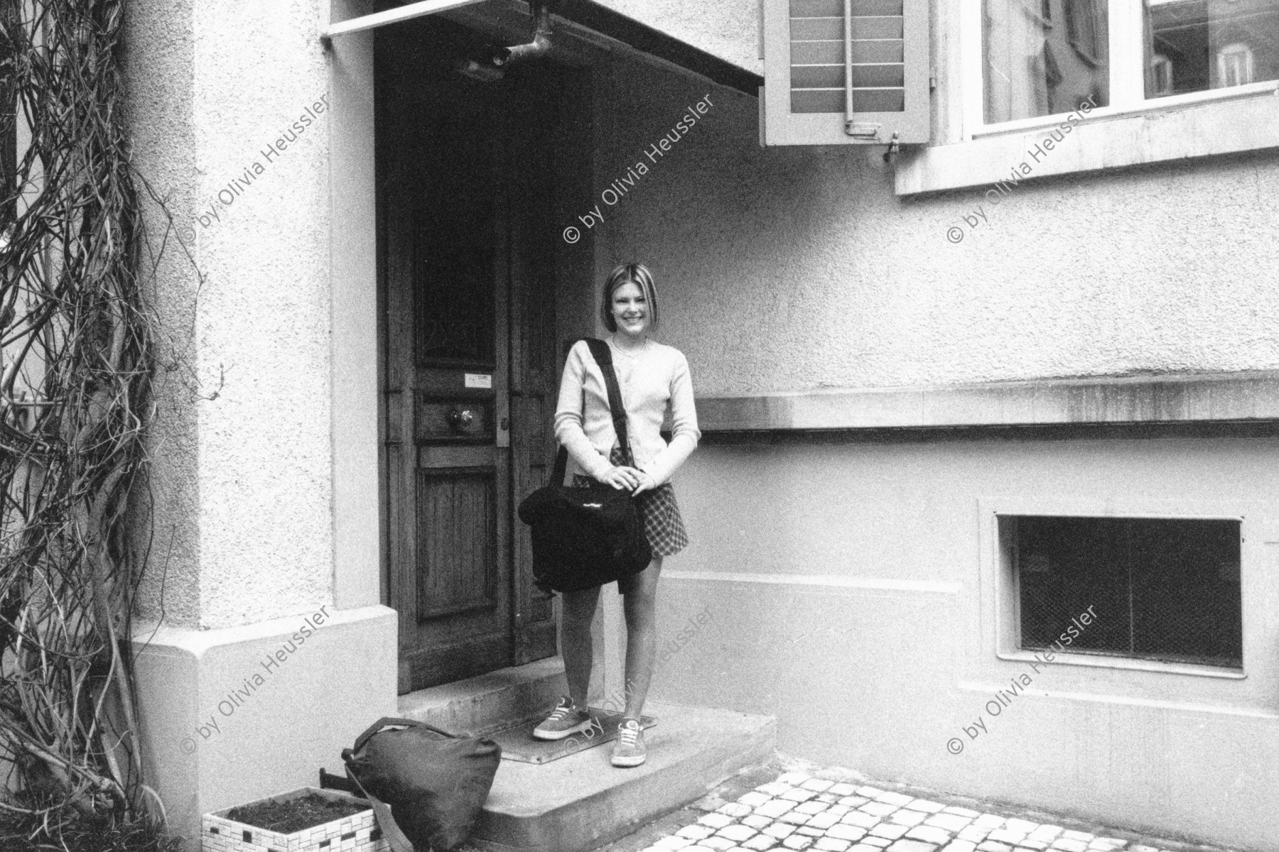 Image of sheet 19980050 photo 18: Studentin im Frauenheim des Gemeinnützigen Frauenvereins Zürich. 04.98
Der GFZ (Gemeinnützige Frauenverein Zürich) setzt sich seit 1885 für die Anliegen von Frauen, Kindern und Familien ein.
The GFZ (Charitable Women's Association Zurich) is made since 1885 to address the concerns of women, children and families
young student woman frau 
Zürich 04.98 Schweiz Switzerland Europe

© 1998, Olivia Heussler √