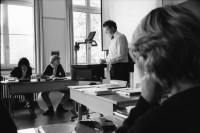 Image of sheet 19980070 photo 8: young student house center woman frau student female haus Zentrum