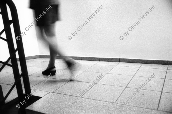 Image of sheet 19980080 photo 10: young student house center woman frau student female haus Zentrum Füsse feet shoe Schuhe Damen Treppenhaus 
Zürich 04.98 Schweiz Switzerland Europe

© 1998, Olivia Heussler √
Schritte einer Frau. 

Steps of a woman Switzerland

The GFZ (Charitable Women's Association Zurich) is made since 1885 to address the concerns of women, children and families.