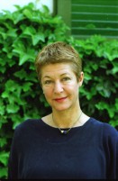 Image of sheet 19980090 photo 19: Portrait Isabel Baumberger Amt für Soziokultur vor Gemeindehaus Zürich Schweiz by olivia heussler