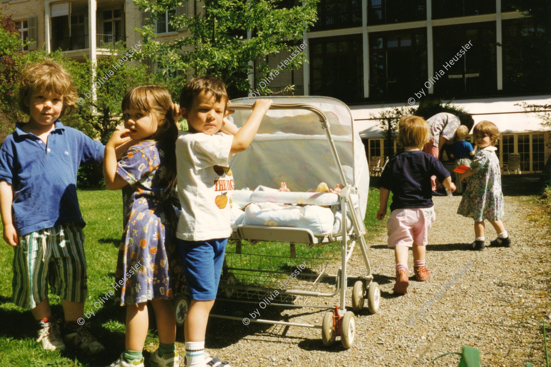 Image of sheet 19980150 photo 22: Kinderhütedienst für Frauen im Gymnastikkurs Zentrum Klus 05.98
Alterszentrum Zentrum Klus Kinder Hütedienst nursery Zürich, Schweiz Switzerland Europe children
© 1998, Olivia Heussler √