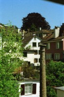 Image of sheet 19980150 photo 30: frtsg. Zentrum Klus Kinder spielen mit Kaninchen Alis Heussler Cafeteria Zwillinge im Kinderwagen Karli Karl der Grosse Zentrum Altstadt Grossmünster von Hinten Zürich 1998