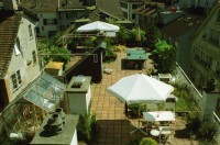 Image of sheet 19980160 photo 2: Karl der Grosse Deutschunterricht für Thailänderinnen Fahne