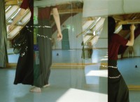 Image of sheet 19980180 photo 15: Jugendkulturhaus Dynamo Zürich 05.98 Frau tanzt vor Spiegel Orientalischer Tanz Frau women woman dance mirror workshop
© 1998, Olivia Heussler √
doppelbelichtung