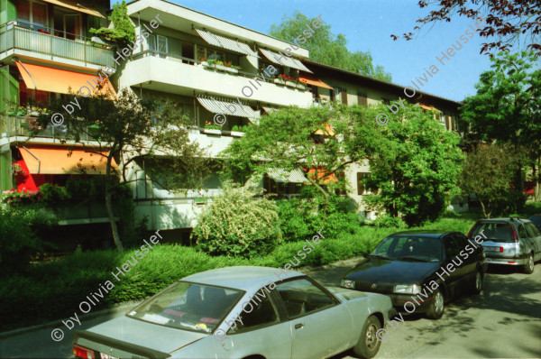 Image of sheet 19980200 photo 0: Imhofstr. Baugenossenschaft Verwaltung.
Zentrum Hardau Tauben gefüttert Kinder Gruppe