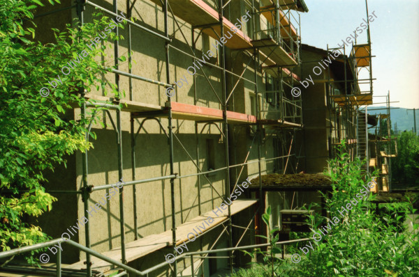 Image of sheet 19980200 photo 8: Imhofstr. Baugenossenschaft Verwaltung.
Zentrum Hardau Tauben gefüttert Kinder Gruppe