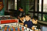 Image of sheet 19980210 photo 16: Hardau. 05.98 Hardau Kinder Gruppe Krippe Töggelikasten Tischfussball Zürich kreis vier 4 Aussersihl 05.98 Zürich, Schweiz Table football Switzerland Europe
© 1998, Olivia Heussler √
children