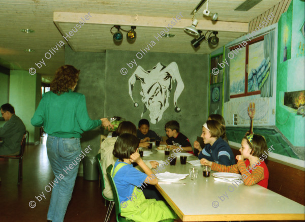 Image of sheet 19980210 photo 26: Hardau Kinder Gruppe Zürich 05.98 Zürich, Schweiz Switzerland Europe
© 1998, Olivia Heussler 
children Gruppenbild Kindergarten