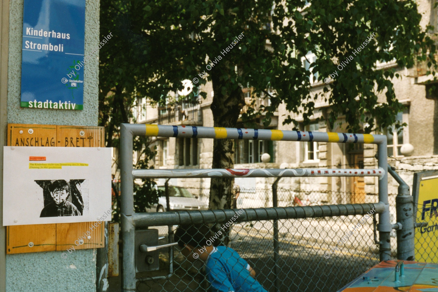 Image of sheet 19980220 photo 18: Kinderhaus Stromboli Kinder Gruppe Amt für Soziokultur Zürich 05.98 Zürich, Kreis fünf 5 Zollstrasse Schweiz Switzerland Europe
© 1998, Olivia Heussler √