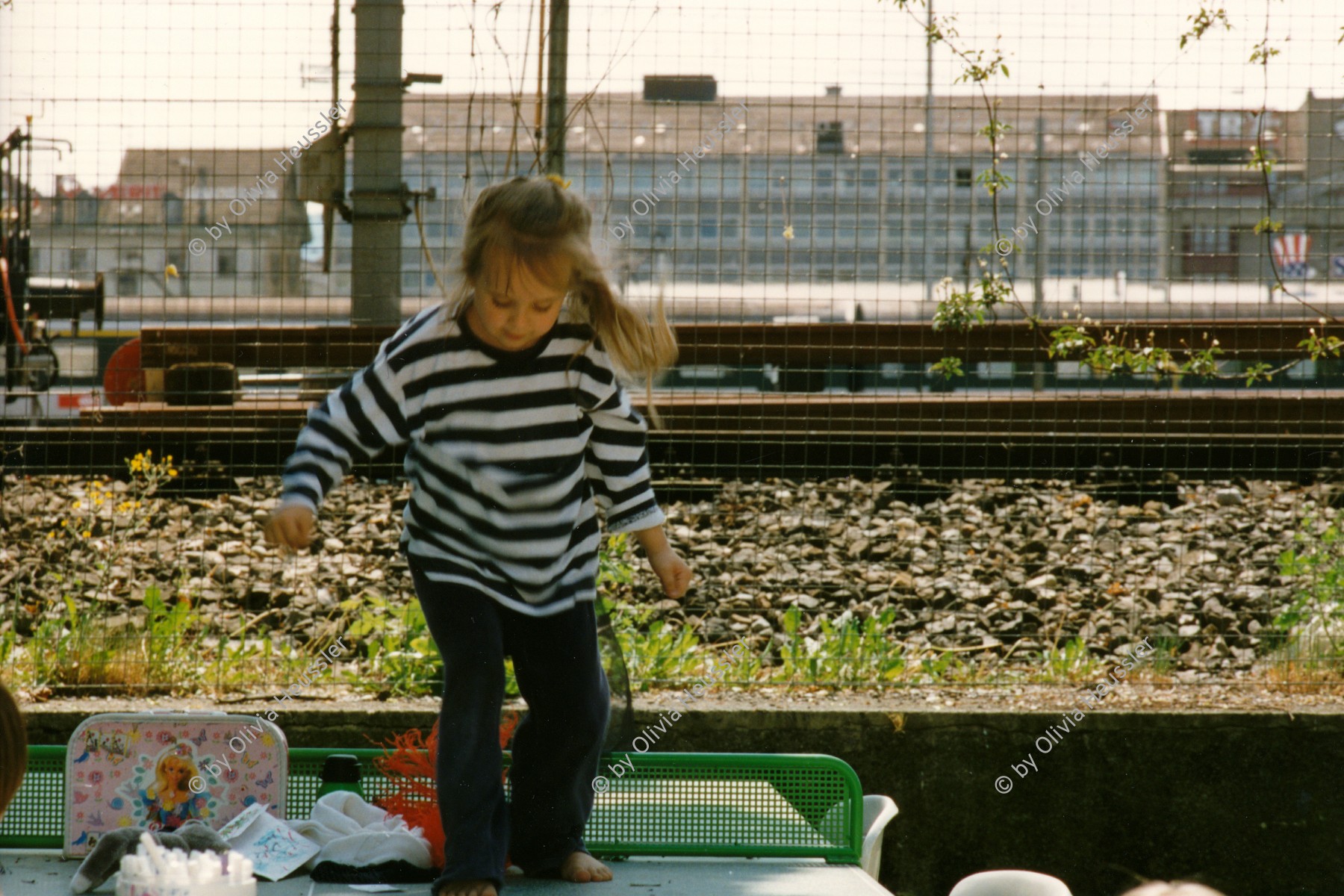 Image of sheet 19980220 photo 34: Kinderhaus Stromboli Amt für Soziokultur Kreis 5 Zürich 05.98
 Zürich 05.98 Zürich, Kreis fünf 5 Zollstrasse Zug gleise Bahntrassee Schweiz Switzerland Europe
© 1998, Olivia Heussler √