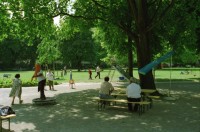 Image of sheet 19980230 photo 17: Spielplatzanimation und Cafeteria Amt für Soziokultur Zürich Bäckeranlage 05.98 Zürich, Kreis vier 4 Aussersihl Schweiz Switzerland Europe kids playground animation children park 
© 1998, Olivia Heussler √