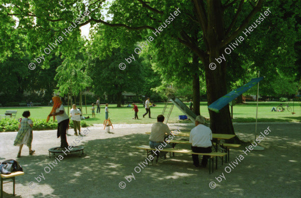 Image of sheet 19980230 photo 17: Spielplatzanimation und Cafeteria Amt für Soziokultur Zürich Bäckeranlage 05.98 Zürich, Kreis vier 4 Aussersihl Schweiz Switzerland Europe kids playground animation children park 
© 1998, Olivia Heussler √