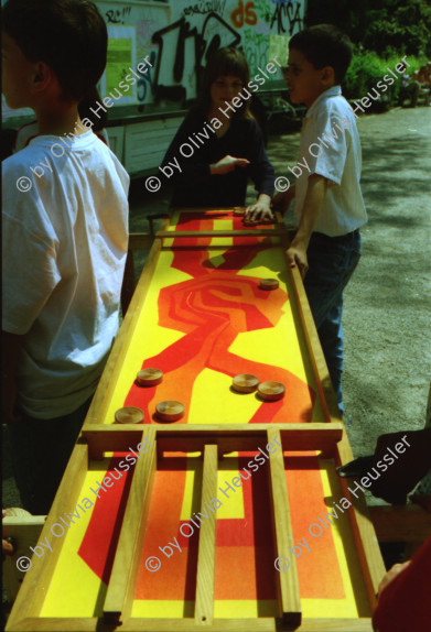 Image of sheet 19980230 photo 20: Spielplatzanimation und Cafeteria Amt für Soziokultur Zürich Bäckeranlage 05.98 Zürich, Kreis vier 4 Aussersihl Schweiz Switzerland Europe kids playground animation children park 
© 1998, Olivia Heussler