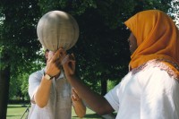 Image of sheet 19980230 photo 22: Spielplatzanimation und Cafeteria Amt für Soziokultur Zürich Bäckeranlage 05.98 Zürich, Kreis vier 4 Aussersihl Schweiz Switzerland Europe kids playground animation children park Muslima veil Muslimin schleier
© 1998, Olivia Heussler √