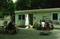 Image of sheet 19980230 photo 26: Spielplatzanimation und Cafeteria Amt für Soziokultur Zürich Bäckeranlage 05.98 Zürich, Kreis vier 4 Aussersihl Schweiz Switzerland Europe kids playground animation children park 
© 1998, Olivia Heussler