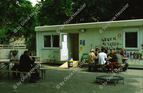 Image of sheet 19980230 photo 26: Spielplatzanimation und Cafeteria Amt für Soziokultur Zürich Bäckeranlage 05.98 Zürich, Kreis vier 4 Aussersihl Schweiz Switzerland Europe kids playground animation children park 
© 1998, Olivia Heussler