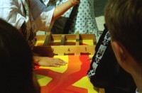 Image of sheet 19980230 photo 3: Spielplatzanimation und Cafeteria Amt für Soziokultur Zürich Bäckeranlage 05.98 Zürich, Kreis vier 4 Aussersihl Schweiz Switzerland Europe kids playground animation children park 
© 1998, Olivia Heussler