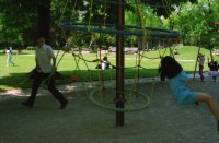 Image of sheet 19980230 photo 35: Spielplatzanimation und Cafeteria Amt für Soziokultur Zürich Bäckeranlage 05.98 Zürich, Kreis vier 4 Aussersihl Schweiz Switzerland Europe kids playground animation children park 
© 1998, Olivia Heussler