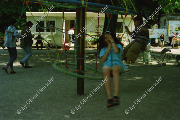 Image of sheet 19980230 photo 37: Spielplatzanimation und Cafeteria Amt für Soziokultur Zürich Bäckeranlage 05.98 Zürich, Kreis vier 4 Aussersihl Schweiz Switzerland Europe kids playground animation children park 
© 1998, Olivia Heussler