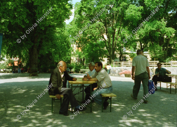 Image of sheet 19980230 photo 6: Spielplatzanimation und Cafeteria Amt für Soziokultur Zürich Bäckeranlage 05.98 Zürich, Kreis vier 4 Aussersihl Schweiz Switzerland Europe kids playground animation children park 
© 1998, Olivia Heussler