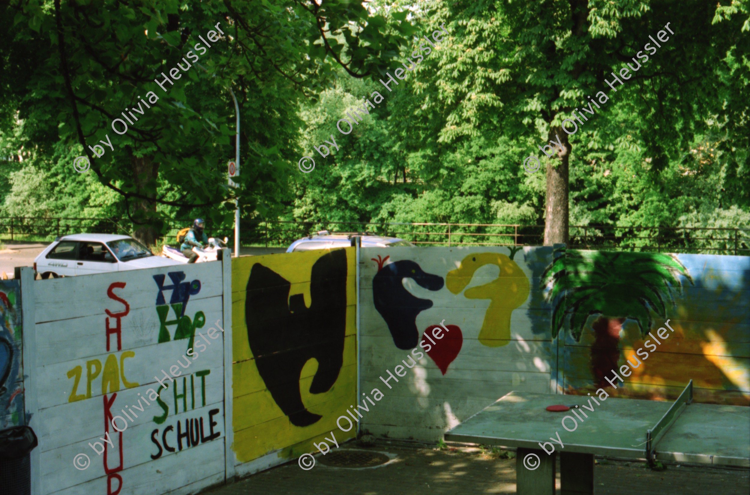 Image of sheet 19980240 photo 19: Quartierhaus Kreis fünf 5 Amt für Soziokultur 05.98 Zürich, Schweiz Switzerland Europe kids playground animation children youth Jugendliche
nr. 18 mit silvia grilles links unten.