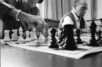 Image of sheet 19980260 photo 10: Schach und Gymnastikkurs für Frauen mit Kinder Zentrum Klus Bauarbeiter Hegibachstrasse Kanalisation Zürich 1998