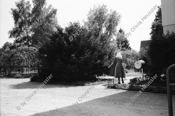 Image of sheet 19980260 photo 14: Schach und Gymnastikkurs für Frauen mit Kinder Zentrum Klus Bauarbeiter Hegibachstrasse Kanalisation Zürich 1998