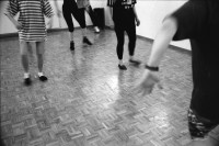 Image of sheet 19980260 photo 26: Schach und Gymnastikkurs für Frauen mit Kinder Zentrum Klus Bauarbeiter Hegibachstrasse Kanalisation Zürich 1998