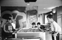 Image of sheet 19980310 photo 2: Zentrum Hardau Mittagstisch Töggeli Kasten Tischfussball Ping Pong
Lunch for students